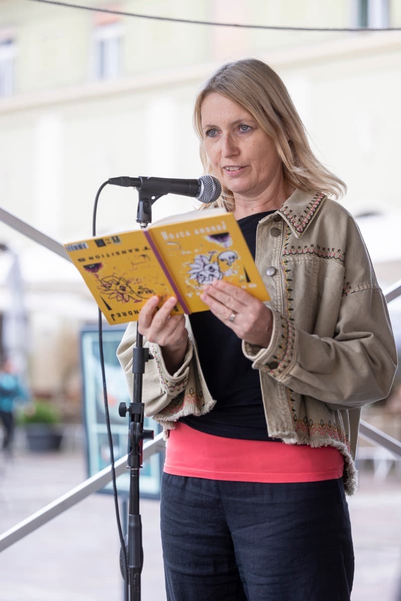 Descriptive Alt Text